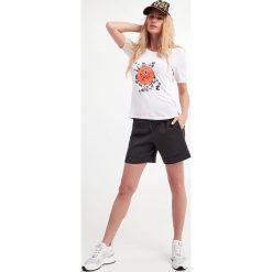 Spodenki Skipper SPORTALM. Czarne szorty Sportalm, bez wzorów. W wyprzedaży za 575.20 zł.