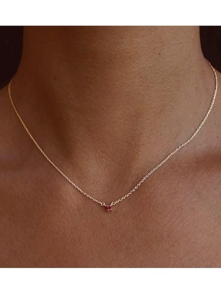 Les Petites Précieuses Pozłacany naszyjnik z rubinem - dł. 40 cm rozmiar: onesize. Czerwone naszyjniki Les Petites Précieuses, z materiału, z rubinem, pozłacane. Za 100.75 zł.