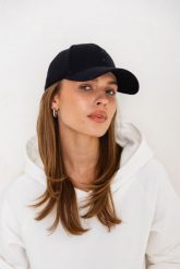 CZAPKA GAIA CZARNA One size - Flawless. Czarne czapki z daszkiem Flawless, bez wzorów, z tkaniny, eleganckie. Za 160.00 zł.