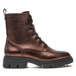 Botki Tamaris. Brązowe botki Tamaris, bez wzorów, bez obcasa, na płaskiej podeszwie, bez zapięcia. Za 259.99 zł.