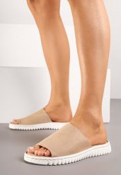 Beżowe Klapki Vices z Imitacji Zamszu na Tłoczonej Podeszwie Norovia. Brązowe klapki Born2be, bez wzorów, z jeansu, boho, bez obcasa, na płaskiej podeszwie, bez zapięcia. Za 79.99 zł.