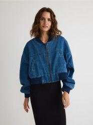 Oversizowa jeansowa kurtka bomber - niebieski. Niebieskie kurtki Reserved, l, bez wzorów, z bawełny, bez kaptura. W wyprzedaży za 79.99 zł.