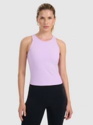 4F Top slim z prążkowanej dzianiny damski - fioletowy L. Fioletowe topy 4f, l, bez wzorów, z dzianiny, bez kołnierzyka, bez ramiączek. Za 89.99 zł.