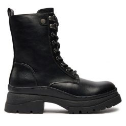 Botki Refresh. Czarne botki Refresh, bez wzorów, bez obcasa, na płaskiej podeszwie, bez zapięcia. Za 159.99 zł.
