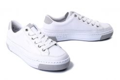 RIEKER L8847-40 white, półbuty damskie. Białe półbuty wsuwane Rieker, bez wzorów, bez obcasa. Za 359.90 zł.