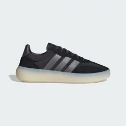 Buty Barreda Decode. Czarne buty trekkingowe adidas, bez zapięcia. Za 319.00 zł.