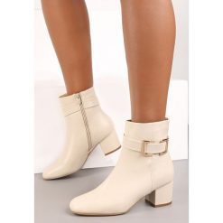 Beżowe Botki Sura. Brązowe botki Renee, z aplikacjami, klasyczne, za kostkę, bez obcasa, na obcasie, bez zapięcia. W wyprzedaży za 151.99 zł.