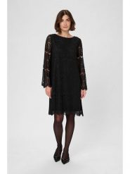 CULTURE Sukienka w kolorze czarnym rozmiar: XS. Czarne sukienki Culture, na co dzień, xs, bez wzorów, z koronki, bez kołnierzyka, bez ramiączek, midi, proste. Za 165.99 zł.