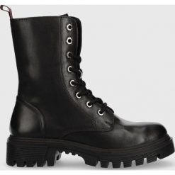 Wrangler workery skórzane Seattle Lace Hi damskie kolor czarny na platformie. Czarne botki Wrangler, bez wzorów, z gumy, z okrągłym noskiem, bez obcasa, na platformie, bez zapięcia. Za 599.99 zł.