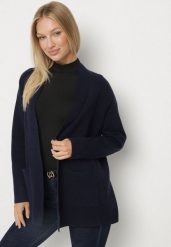 Granatowy Niezapinany Kardigan z Dodatkiem Kaszmiru z Kieszeniami Zaima. Niebieskie swetry Born2be, s, bez wzorów, z kaszmiru, biznesowe, bez ramiączek. Za 149.99 zł.