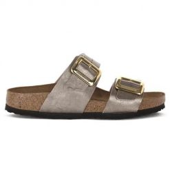 Klapki damskie Birkenstock Sydney. Żółte klapki Birkenstock, bez wzorów, z materiału, bez obcasa, bez zapięcia. Za 671.85 zł.