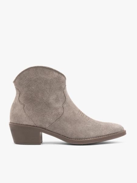 Szare botki kowbojki ze skóry welurowej. Szare botki Ryłko, bez wzorów, ze skóry, eleganckie, za kostkę, bez obcasa, na obcasie, bez zapięcia. Za 449.99 zł.