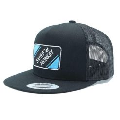 Czapka typu trucker / dla dorosłych / rozmiar uniwersalny (czarno-niebieski). Czarne czapki z daszkiem SURF MONKEY, z aplikacjami, sportowe. Za 159.95 zł.