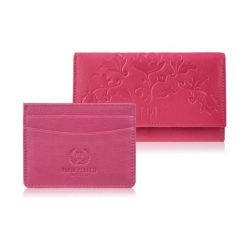 Zestaw prezentowy dla niej portfel damski w kwiaty T-45 i skórzane etui na karty T-151 Paolo Peruzzi ZUP-144-PI. Czerwone portfele PAOLO PERUZZI, bez wzorów, ze skóry. Za 99.00 zł.