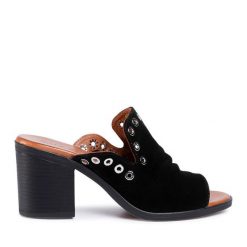 Klapki QUAZI. Czarne klapki QUAZI, bez wzorów, bez obcasa, bez zapięcia. Za 259.99 zł.