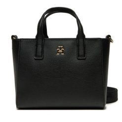 Torebka Tommy Hilfiger. Czarne torebki klasyczne Tommy Hilfiger, bez wzorów, klasyczne, bez dodatków. Za 389.99 zł.