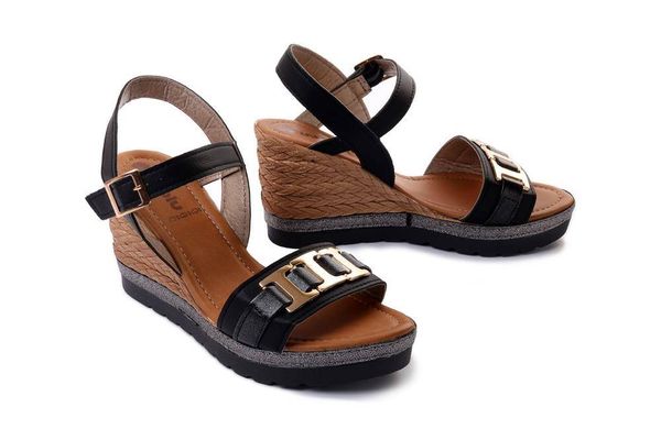 INBLU FG-35 czarny, sandały damskie. Czarne sandały Inblu, bez wzorów, bez obcasa, na koturnie, bez zapięcia. Za 129.90 zł.