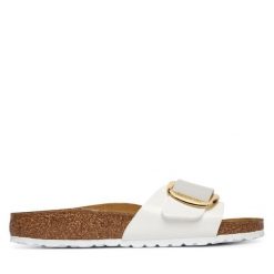 Klapki Birkenstock. Białe klapki Birkenstock, bez wzorów, bez obcasa, bez zapięcia. Za 469.99 zł.