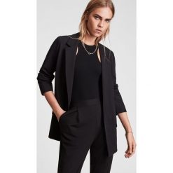 AllSaints Marynarka kolor czarny niezapinana gładka. Czarne marynarki i żakiety AllSaints, bez wzorów, bez ramiączek. W wyprzedaży za 537.99 zł.