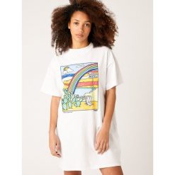 SUKIENKA WRANGLER TEE DRESS W9N7GF989 112132443. Sukienki Wrangler, s, bez wzorów, bez kołnierzyka, bez ramiączek. Za 159.99 zł.