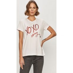 Dkny - T-shirt P0JVNDNA. Białe t-shirty DKNY, bez wzorów, bez kołnierzyka, bez ramiączek. W wyprzedaży za 124.99 zł.