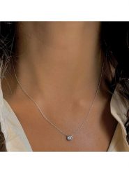 Les Petites Précieuses Srebrny naszyjnik z zawieszką z diamentem - dł. 39 cm rozmiar: onesize. Szare naszyjniki Les Petites Précieuses, z materiału, z diamentem, srebrne. Za 161.95 zł.