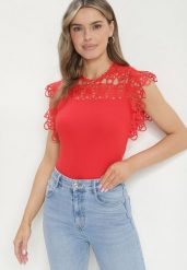 Czerwona Bluzka z Bawełny Ozdobiona Koronką Varine. Czerwone bluzki Born2be, s, z aplikacjami, z bawełny, biznesowe, bez kołnierzyka, bez ramiączek. Za 69.99 zł.