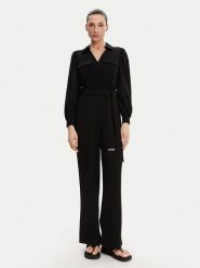 DKNY Kombinezon DD3K284A Czarny Regular Fit. Czarne sukienki DKNY, bez wzorów, z syntetyku, bez kołnierzyka, bez ramiączek. Za 419.99 zł.