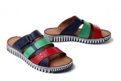 MANITU 900117-05 navy, klapki damskie. Niebieskie klapki Manitu, bez wzorów, ze skóry, bez obcasa, bez zapięcia. Za 239.90 zł.