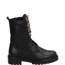 BOTKI Z OZDOBĄ 1024-127 BLACK. Czarne botki Venezia, z aplikacjami, ze skóry, bez obcasa, bez zapięcia. Za 449.00 zł.
