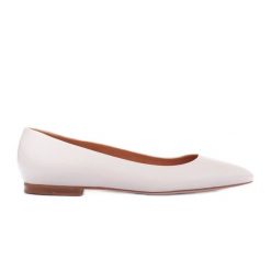 Marco Shoes Lekkie baleriny białe. Białe baleriny bez wzorów, bez obcasa, bez zapięcia. W wyprzedaży za 359.00 zł.