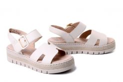 RIEKER V4952-60 beige, sandały damskie. Brązowe sandały Rieker, bez wzorów, bez obcasa, bez zapięcia. Za 271.92 zł.