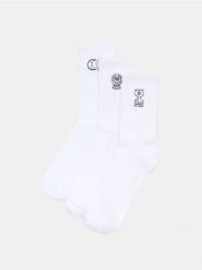 Prążkowane skarpetki 3 pack - biały. Białe skarpetki Sinsay, bez wzorów, prążkowane. Za 15.99 zł.