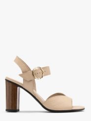 Beżowe sandały na drewnianym słupku. Brązowe sandały Ryłko, bez wzorów, ze skóry, bez obcasa, na słupku, bez zapięcia. W wyprzedaży za 269.99 zł.