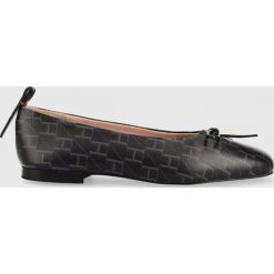 HUGO baleriny Lola Ballerina 50475386.961 kolor czarny. Czarne baleriny Hugo, bez wzorów, z gumy, bez obcasa, bez zapięcia. W wyprzedaży za 479.99 zł.