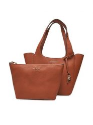 Guess Torebka Calista HWBG73 34220 Brązowy. Brązowe torebki klasyczne Guess, z aplikacjami, ze skóry, bez dodatków. Za 679.99 zł.