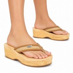 Klapki japonki damskie Lee VIRGINIA RAFFIA WOMEN BULKY HEEL. Brązowe japonki GOUDEN LEEUW, bez wzorów, z materiału, eleganckie, z otwartym noskiem, bez obcasa, na obcasie, bez zapięcia. Za 89.00 zł.