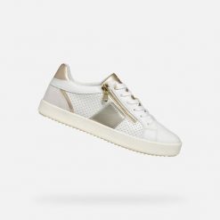 Buty damskie Geox Blomiee E. Białe buty treningowe Geox, bez wzorów, z gumy, bez zapięcia, trekkingowe. Za 422.50 zł.