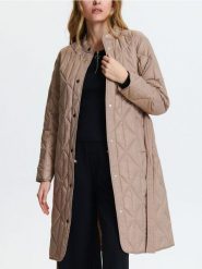 Płaszcz pikowany - beżowy. Brązowe płaszcze Sinsay, l, bez wzorów, bez kaptura. Za 99.99 zł.