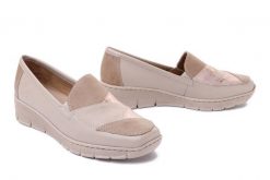 RIEKER 53785-60 beige, półbuty damskie. Brązowe półbuty wsuwane Rieker, bez wzorów, bez obcasa, na koturnie. Za 299.90 zł.