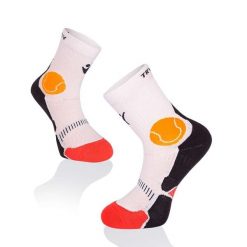 Skarpety tenisowe Fusion w kolorze czerwonym, pomarańczowym i czarnym. Brązowe skarpetki TRY TO FLY, bez wzorów. W wyprzedaży za 58.11 zł.