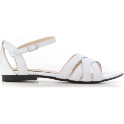 Sandały na miękkiej podeszwie- skóra naturalna - model 370 - kolor biały (36). Białe sandały Zapato, bez wzorów, z jeansu, boho, bez obcasa, na płaskiej podeszwie, bez zapięcia. W wyprzedaży za 269.10 zł.