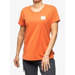 Koszulka damska Helly Hansen Skog Recycled Graph. Brązowe t-shirty sportowe Helly Hansen, bez wzorów, bez ramiączek. Za 112.99 zł.