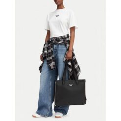 Torebka Reebok. Czarne torebki klasyczne Reebok, bez wzorów, bez dodatków. Za 149.99 zł.