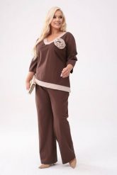 Elegancki komplet Adriana w odcieniach brązu - bluzka + długie spodnie PLUS SIZE XXL OVERSIZE. Brązowe bluzki Moda Size Plus Iwanek, plus size, bez wzorów, z materiału, biznesowe, bez kołnierzyka, plus size, bez ramiączek. W wyprzedaży za 299.90 zł.