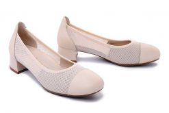 RIEKER 45065-80 white, czółenka damskie. Brązowe czółenka Rieker, bez wzorów, bez obcasa, na obcasie, bez zapięcia. Za 359.90 zł.