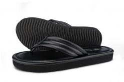 Klapki plażowe damskie Flip Flop Fauna Flip. Czarne klapki Flip Flop, bez wzorów, z materiału, klasyczne, bez obcasa, bez zapięcia. Za 78.49 zł.
