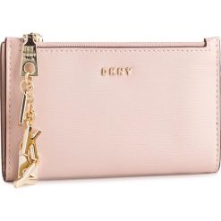 Duży Portfel Damski DKNY - R91Z3A63 Iconic Blush 3IB. Portfele marki DKNY. W wyprzedaży za 339.00 zł.