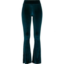Damskie legginsy z wysoką talią Urban Classics velvet boot (GT). Czerwone legginsy Urban Classics, bez wzorów, z weluru. Za 152.50 zł.