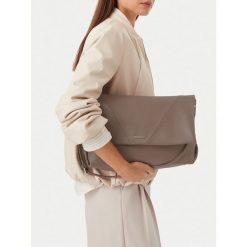 Torebka GINO ROSSI. Brązowe torebki klasyczne Gino Rossi, bez wzorów, klasyczne, bez dodatków. Za 229.99 zł.